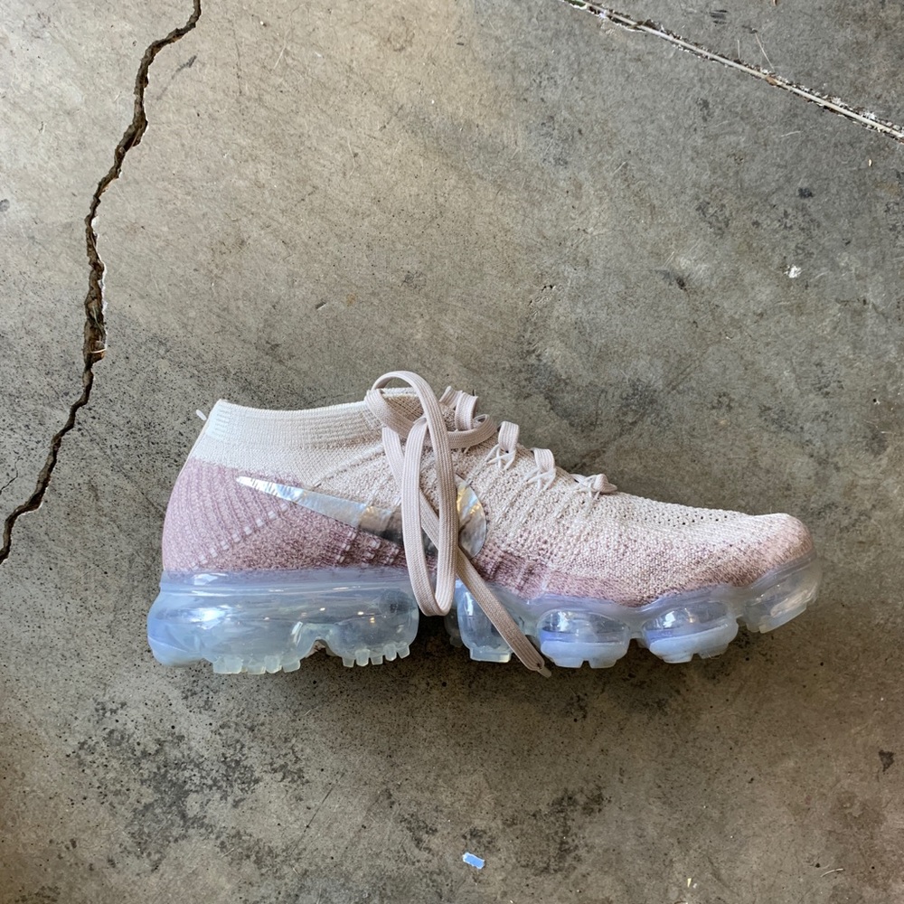 Women’s size 7.5 nike shoes